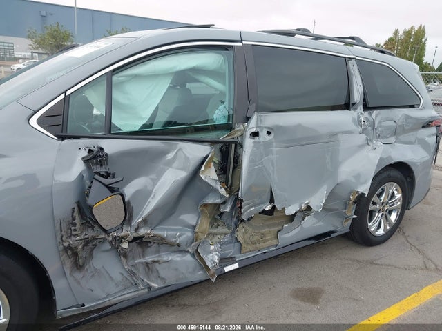 5TDXSKFC3PS077846 Toyota Sienna Xse