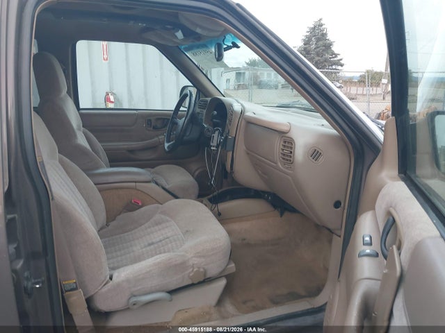 45915188 :رقم المزاد ، 1GNDT13W3X2205557 vin ، 1999 Chevrolet Blazer Ls مزاد بيع