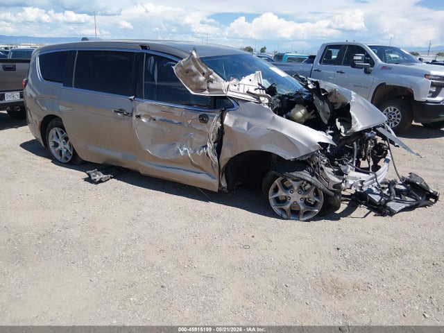 45915199 :رقم المزاد ، 2C4RC1FG8JR293033 vin ، 2018 Chrysler Pacifica Touring Plus مزاد بيع