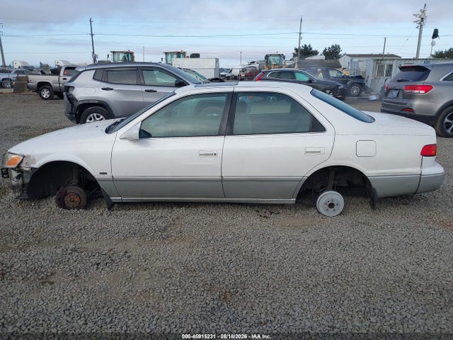 2001 Toyota Camry Le მანქანა იყიდება აუქციონზე, vin: JT2BG22K810557389, აუქციონის ნომერი: 45915231