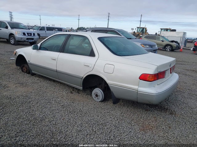 2001 Toyota Camry Le მანქანა იყიდება აუქციონზე, vin: JT2BG22K810557389, აუქციონის ნომერი: 45915231