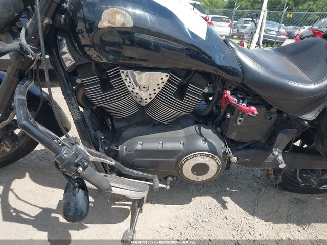 45915378 :رقم المزاد ، 5VPPB26D783001799 vin ، 2008 Victory Motorcycles Kingpin 8-ball مزاد بيع
