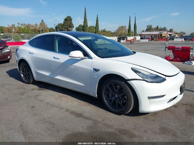 45915379 :رقم المزاد ، 5YJ3E1EA0JF057579 vin ، 2018 Tesla Model 3 Long Range/mid Range مزاد بيع