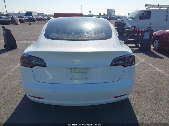 45915379 :رقم المزاد ، 5YJ3E1EA0JF057579 vin ، 2018 Tesla Model 3 Long Range/mid Range مزاد بيع