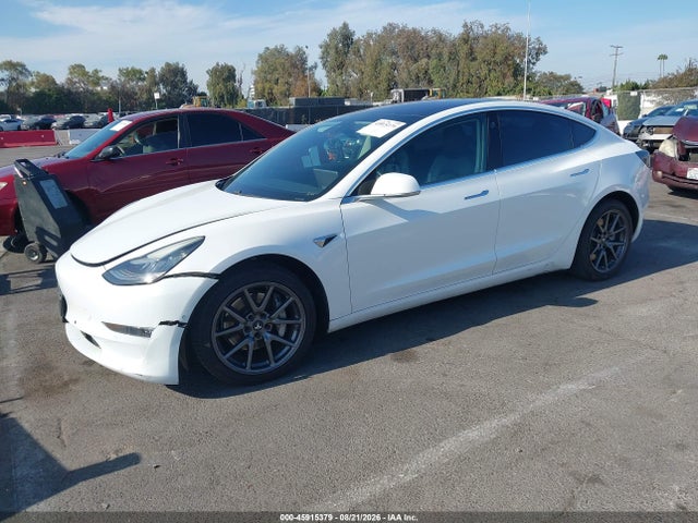45915379 :رقم المزاد ، 5YJ3E1EA0JF057579 vin ، 2018 Tesla Model 3 Long Range/mid Range مزاد بيع