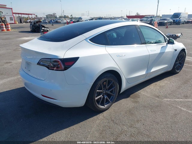 45915379 :رقم المزاد ، 5YJ3E1EA0JF057579 vin ، 2018 Tesla Model 3 Long Range/mid Range مزاد بيع