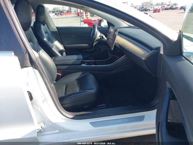 45915379 :رقم المزاد ، 5YJ3E1EA0JF057579 vin ، 2018 Tesla Model 3 Long Range/mid Range مزاد بيع
