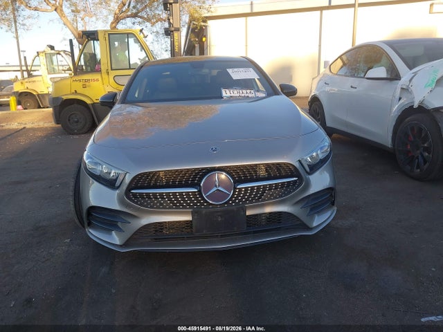 WDD3G4EB9KW017525 Mercedes-Benz A 220
