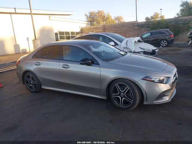 WDD3G4EB9KW017525 Mercedes-Benz A 220