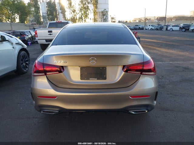WDD3G4EB9KW017525 Mercedes-Benz A 220