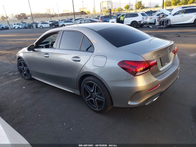 WDD3G4EB9KW017525 Mercedes-Benz A 220