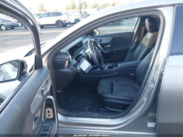 WDD3G4EB9KW017525 Mercedes-Benz A 220