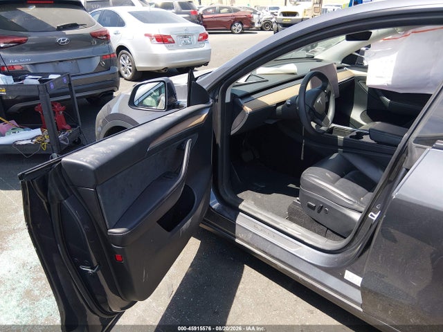 Продажа на аукционе авто 2023 Tesla Model Y Awd/long Range Dual Motor All-wheel Drive, vin: 7SAYGAEE2PF829580, номер лота: 45915576