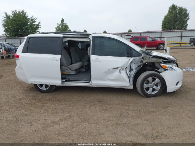 2012 Toyota Sienna Le V6 8 Passenger მანქანა იყიდება აუქციონზე, vin: 5TDKK3DC3CS215821, აუქციონის ნომერი: 45915583