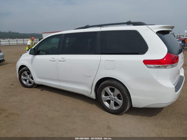 2012 Toyota Sienna Le V6 8 Passenger მანქანა იყიდება აუქციონზე, vin: 5TDKK3DC3CS215821, აუქციონის ნომერი: 45915583