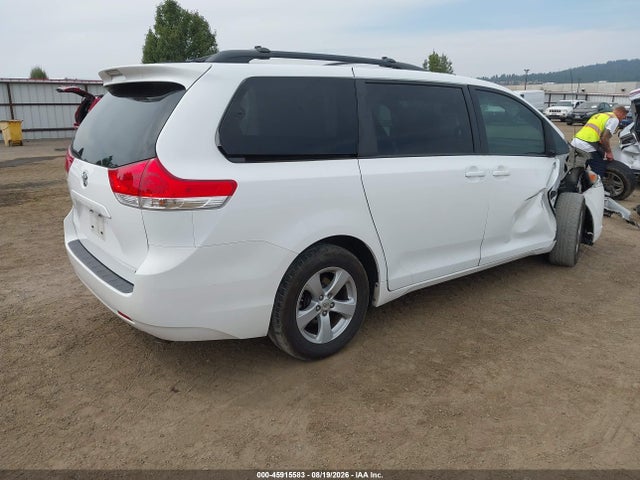 2012 Toyota Sienna Le V6 8 Passenger მანქანა იყიდება აუქციონზე, vin: 5TDKK3DC3CS215821, აუქციონის ნომერი: 45915583