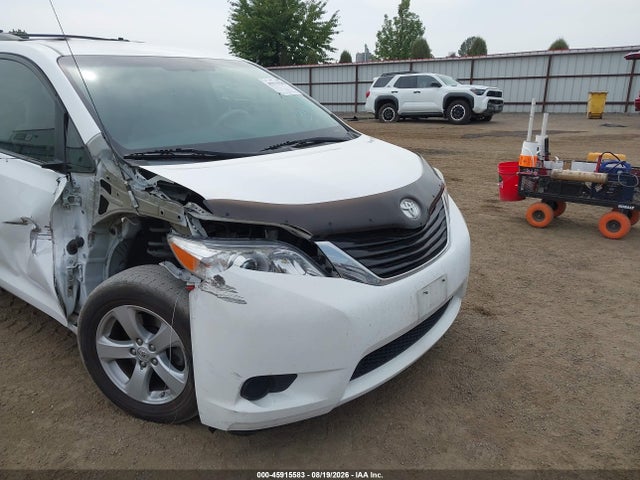 2012 Toyota Sienna Le V6 8 Passenger მანქანა იყიდება აუქციონზე, vin: 5TDKK3DC3CS215821, აუქციონის ნომერი: 45915583