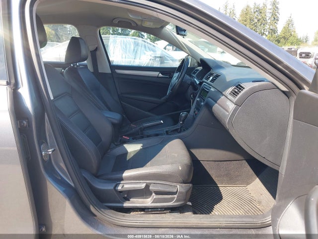 1VWAT7A34FC018356 Volkswagen Passat 1.8t Wolfsburg Edition