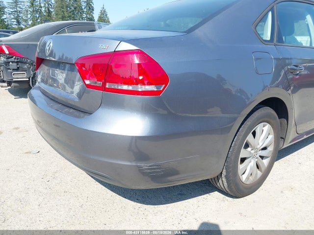 1VWAT7A34FC018356 Volkswagen Passat 1.8t Wolfsburg Edition