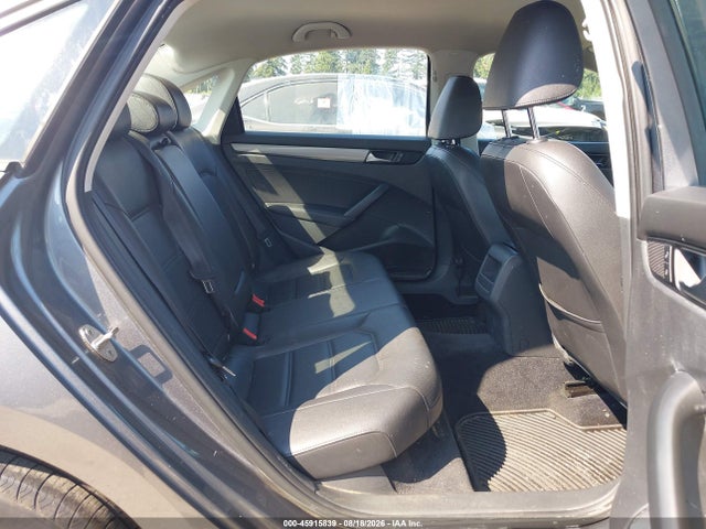 1VWAT7A34FC018356 Volkswagen Passat 1.8t Wolfsburg Edition