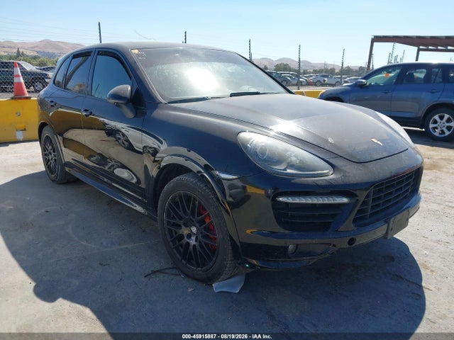 45915887 :رقم المزاد ، WP1AD2A21DLA75667 vin ، 2013 Porsche Cayenne Gts مزاد بيع