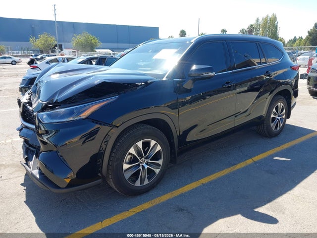 Toyota Highlander Xle 2021 5TDHZRBH6MS551147 Image 2