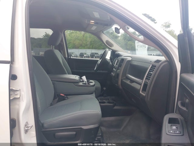45916175 :رقم المزاد ، 3C6TR5HT4JG375229 vin ، 2018 Ram 2500 Tradesman  4x4 8' Box مزاد بيع