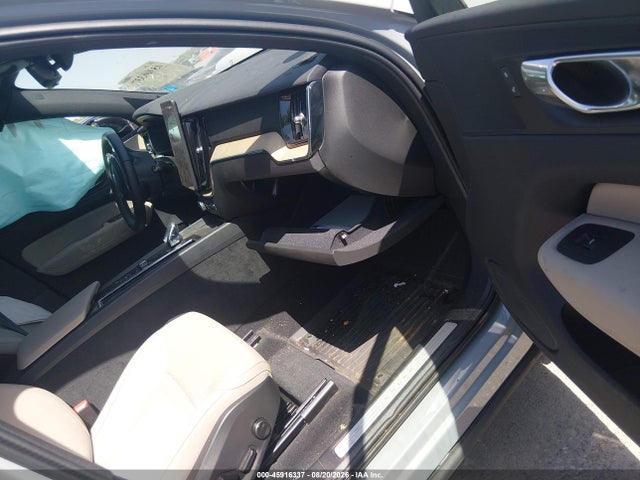 Volvo Xc60 B5 Plus 2026 YV4M12RC2T1481212 Image 5