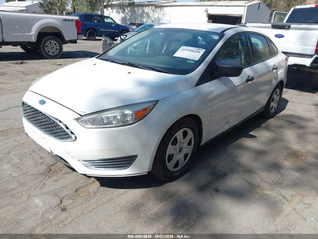 Ford FOCUS S 2015 1FADP3E20FL358043 Image 2