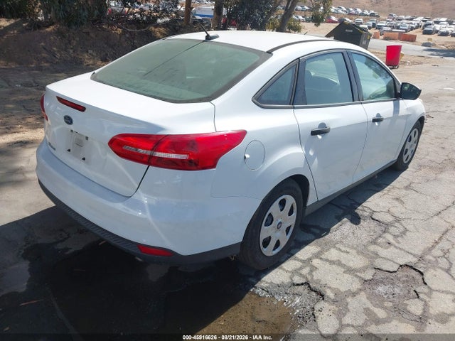 Ford FOCUS S 2015 1FADP3E20FL358043 Image 4