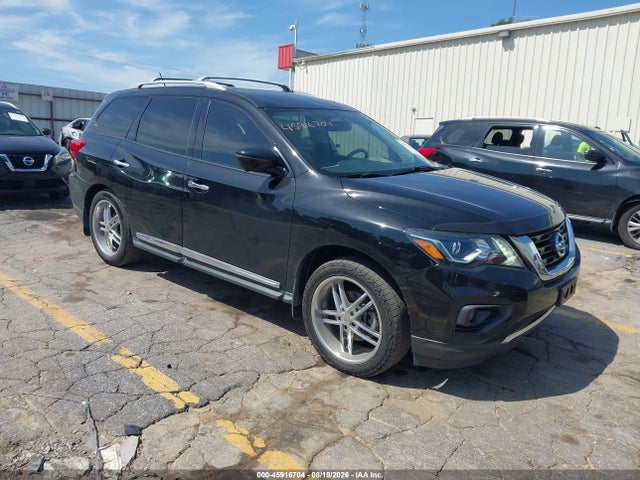 Продажа на аукционе авто 2017 Nissan Pathfinder Platinum, vin: 5N1DR2MM2HC625926, номер лота: 45916704