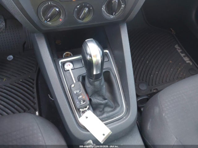 3VW2K7AJXFM412612 Volkswagen Jetta 2.0l S