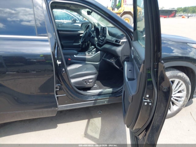 2025 Toyota Highlander Hybrid Platinum მანქანა იყიდება აუქციონზე, vin: 5TDEBRCH9SS655621, აუქციონის ნომერი: 45916930