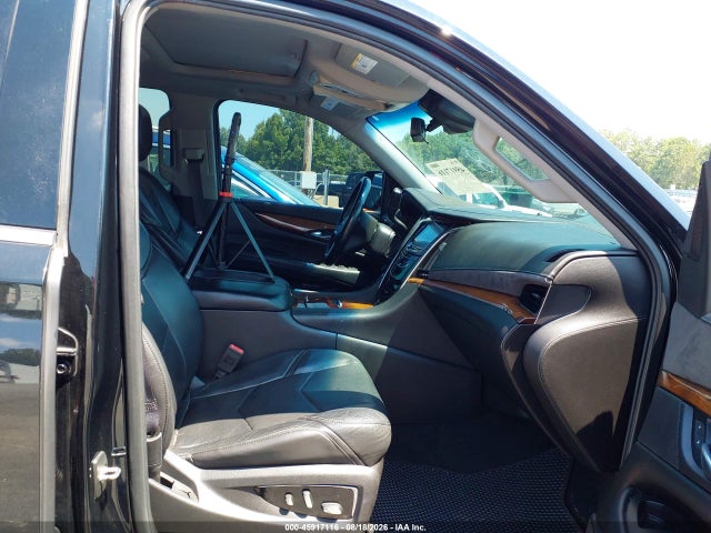45917116 :رقم المزاد ، 1GYS3HKJ2HR144171 vin ، 2017 Cadillac Escalade Esv Luxury مزاد بيع