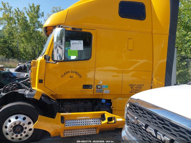 Продажа на аукционе авто 2015 Volvo Vn Vnl, vin: 4V4NC9EH4FN919144, номер лота: 45917179