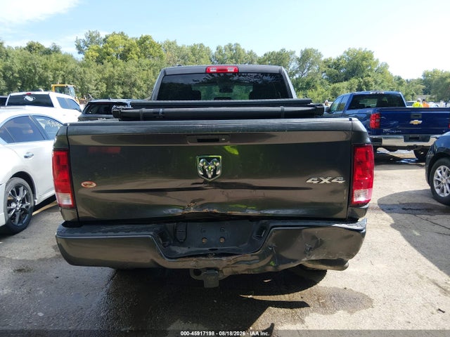 Продажа на аукционе авто 2017 Ram 1500 Express  4x4 6'4 Box, vin: 1C6RR7FG7HS842559, номер лота: 45917198