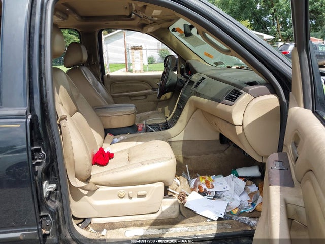 Продаж на аукціоні авто 2011 Cadillac Escalade Esv Luxury, vin: 1GYS4HEF2BR396384, номер лоту: 45917209