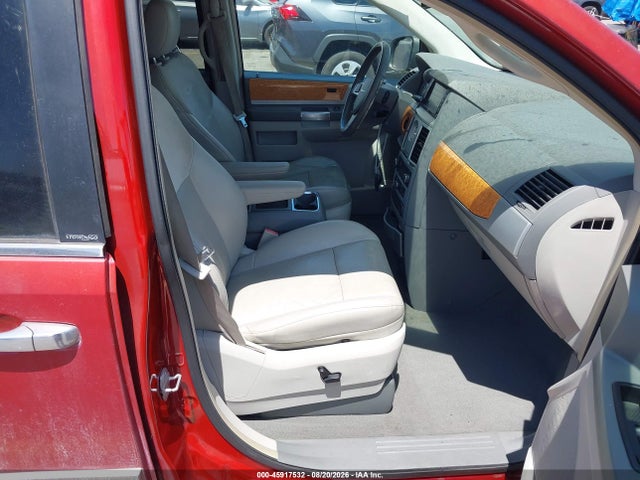 2010 Chrysler Town & Country Limited მანქანა იყიდება აუქციონზე, vin: 2A4RR6DX4AR137225, აუქციონის ნომერი: 45917532
