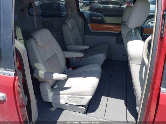2010 Chrysler Town & Country Limited მანქანა იყიდება აუქციონზე, vin: 2A4RR6DX4AR137225, აუქციონის ნომერი: 45917532