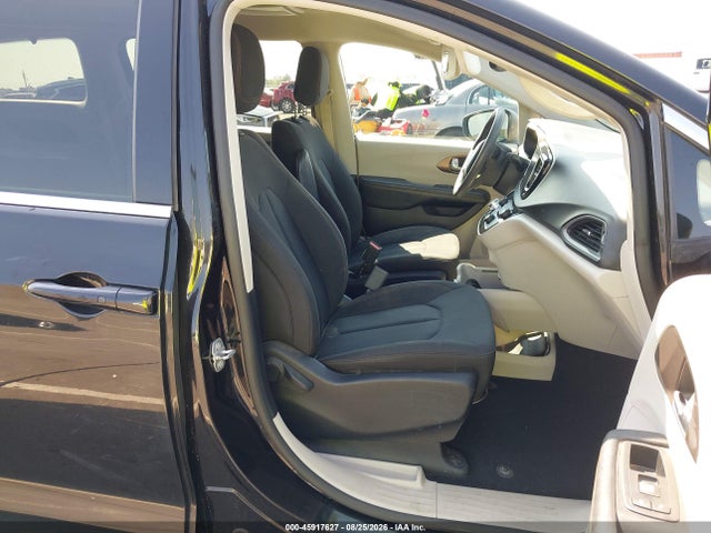 Продаж на аукціоні авто 2017 Chrysler Pacifica Touring, vin: 2C4RC1DG8HR522565, номер лоту: 45917627