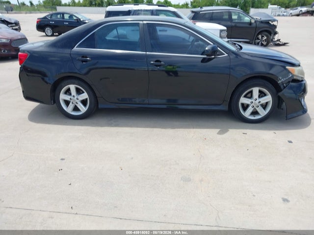 4T1BF1FK1EU446353 Toyota CAMRY SE