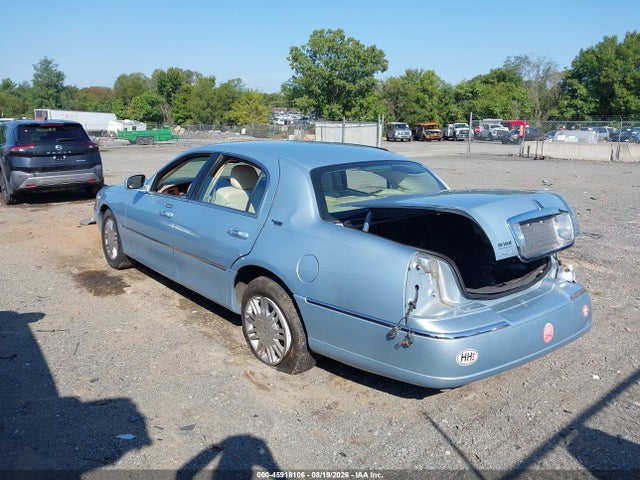 45918106 :رقم المزاد ، 2LNHM82VX8X642359 vin ، 2008 Lincoln Town Car Signature Limited مزاد بيع