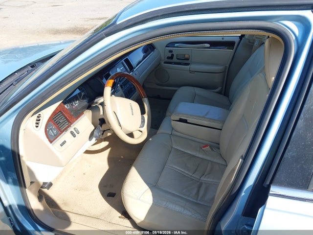 45918106 :رقم المزاد ، 2LNHM82VX8X642359 vin ، 2008 Lincoln Town Car Signature Limited مزاد بيع