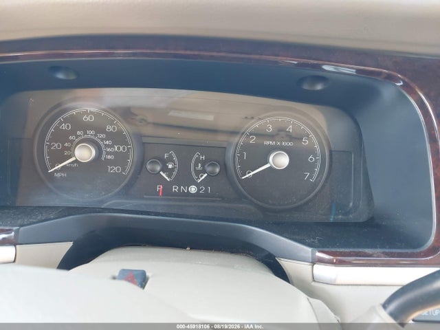 45918106 :رقم المزاد ، 2LNHM82VX8X642359 vin ، 2008 Lincoln Town Car Signature Limited مزاد بيع
