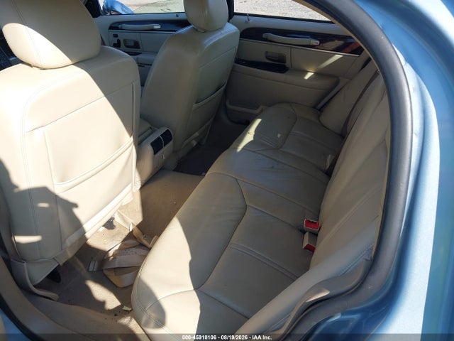 45918106 :رقم المزاد ، 2LNHM82VX8X642359 vin ، 2008 Lincoln Town Car Signature Limited مزاد بيع
