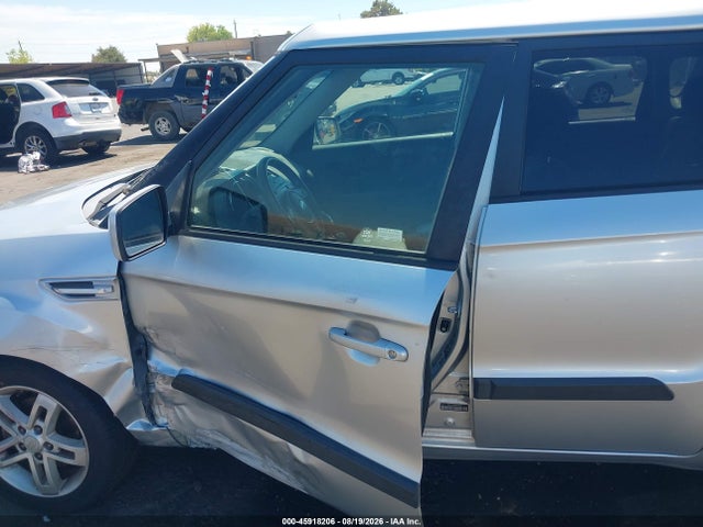 45918206 :رقم المزاد ، KNDJT2A28B7272765 vin ، 2011 Kia Soul + مزاد بيع