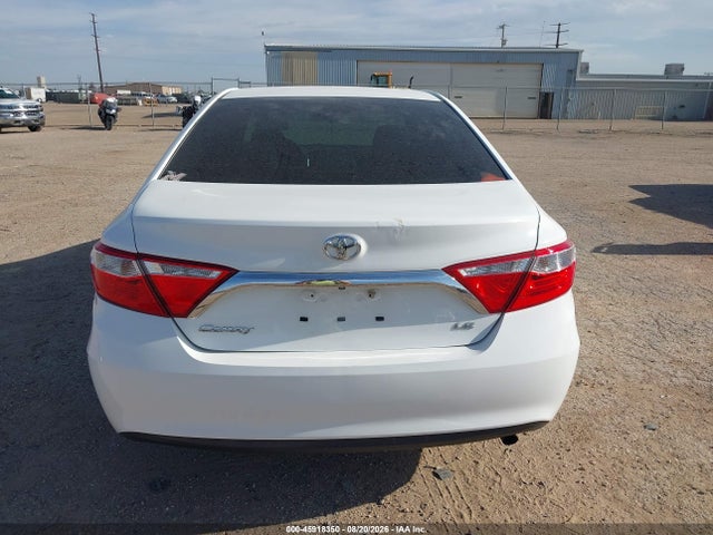 45918350 :رقم المزاد ، 4T4BF1FK1FR515887 vin ، 2015 Toyota Camry Le مزاد بيع