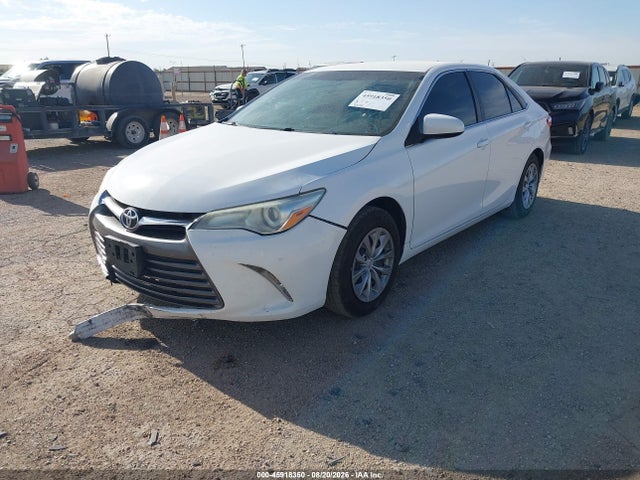45918350 :رقم المزاد ، 4T4BF1FK1FR515887 vin ، 2015 Toyota Camry Le مزاد بيع
