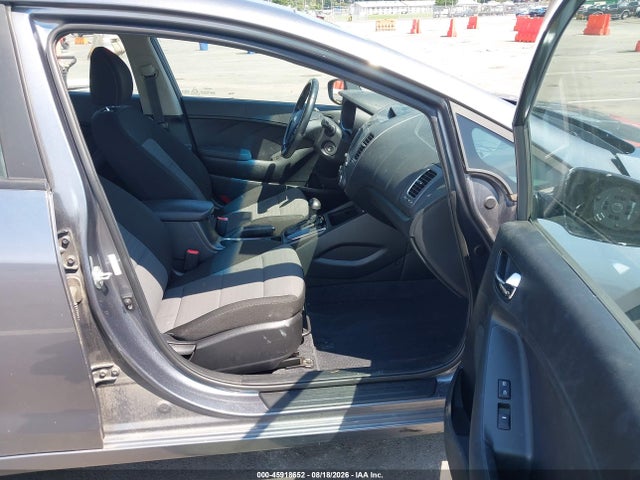 45918652 :رقم المزاد ، 3KPFL4A71JE249601 vin ، 2018 Kia Forte S مزاد بيع