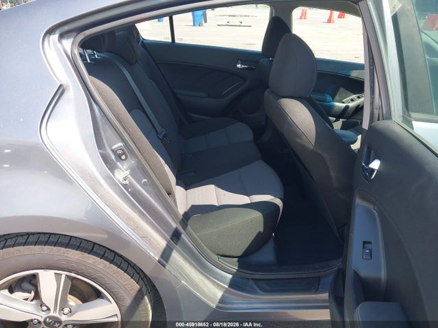 45918652 :رقم المزاد ، 3KPFL4A71JE249601 vin ، 2018 Kia Forte S مزاد بيع